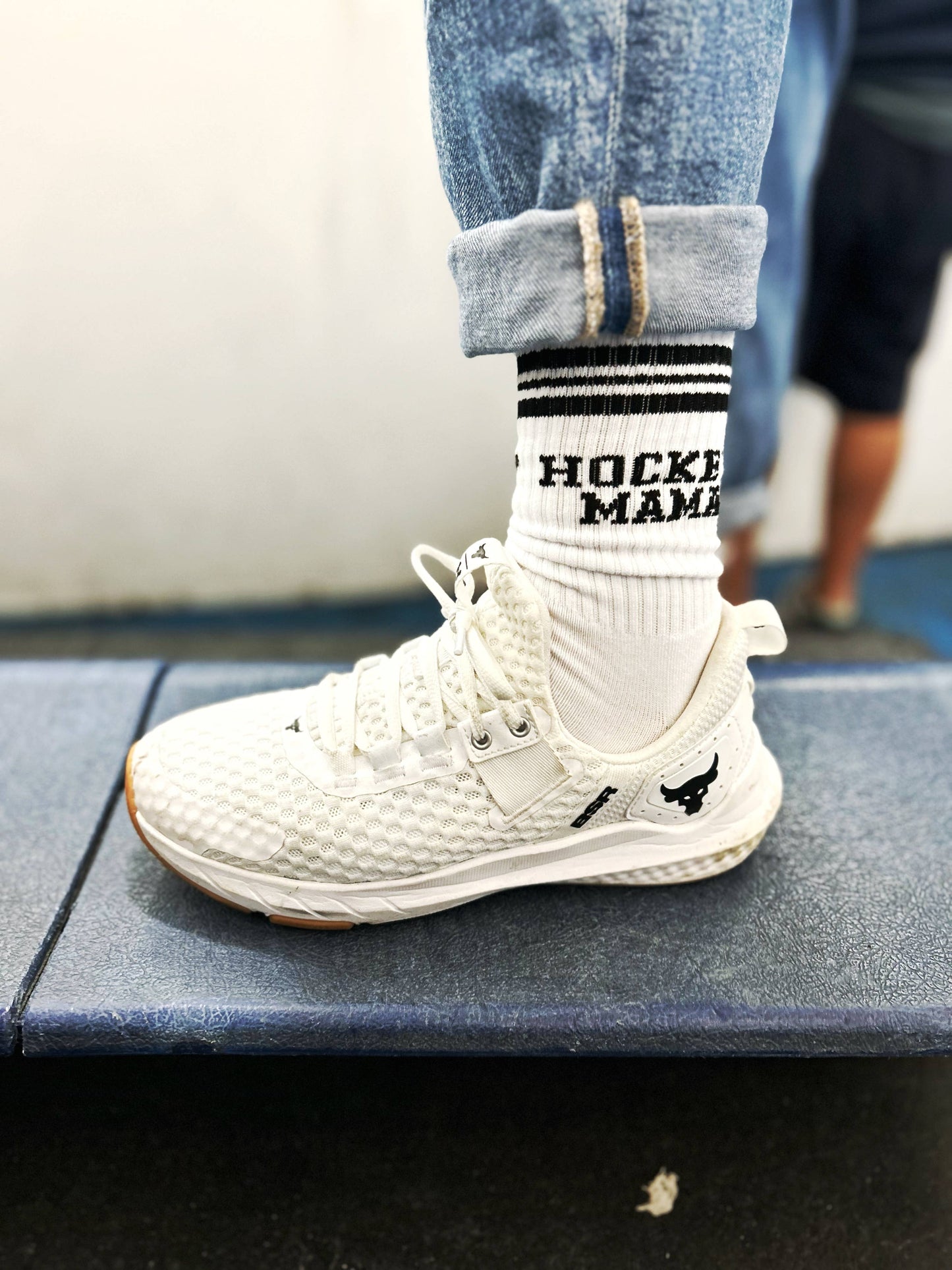 Ashco THE MAMA LABEL - Hockey Mama | Crew Socks: White