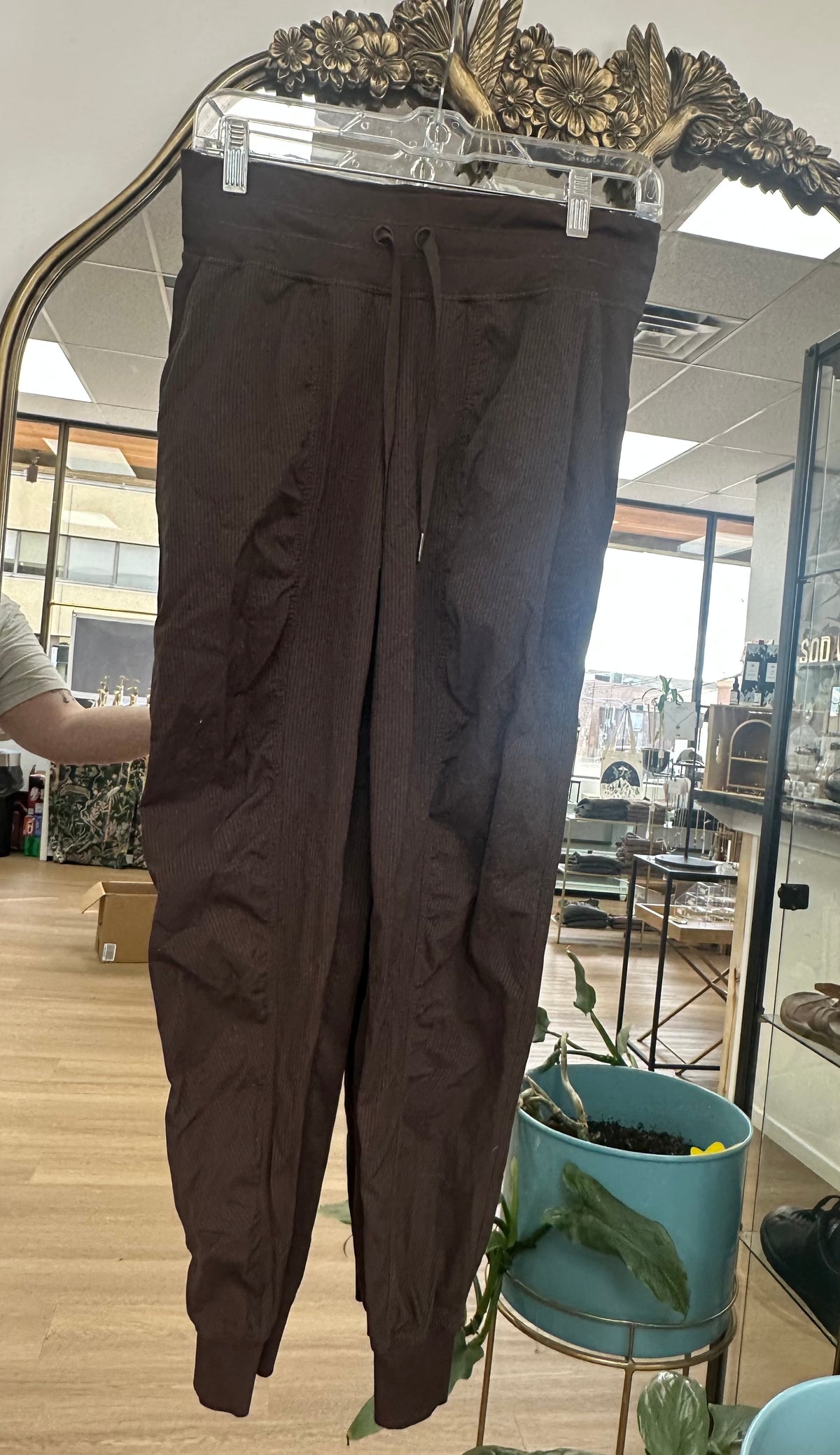Lululemon Mid Rise Jogger Sz 6