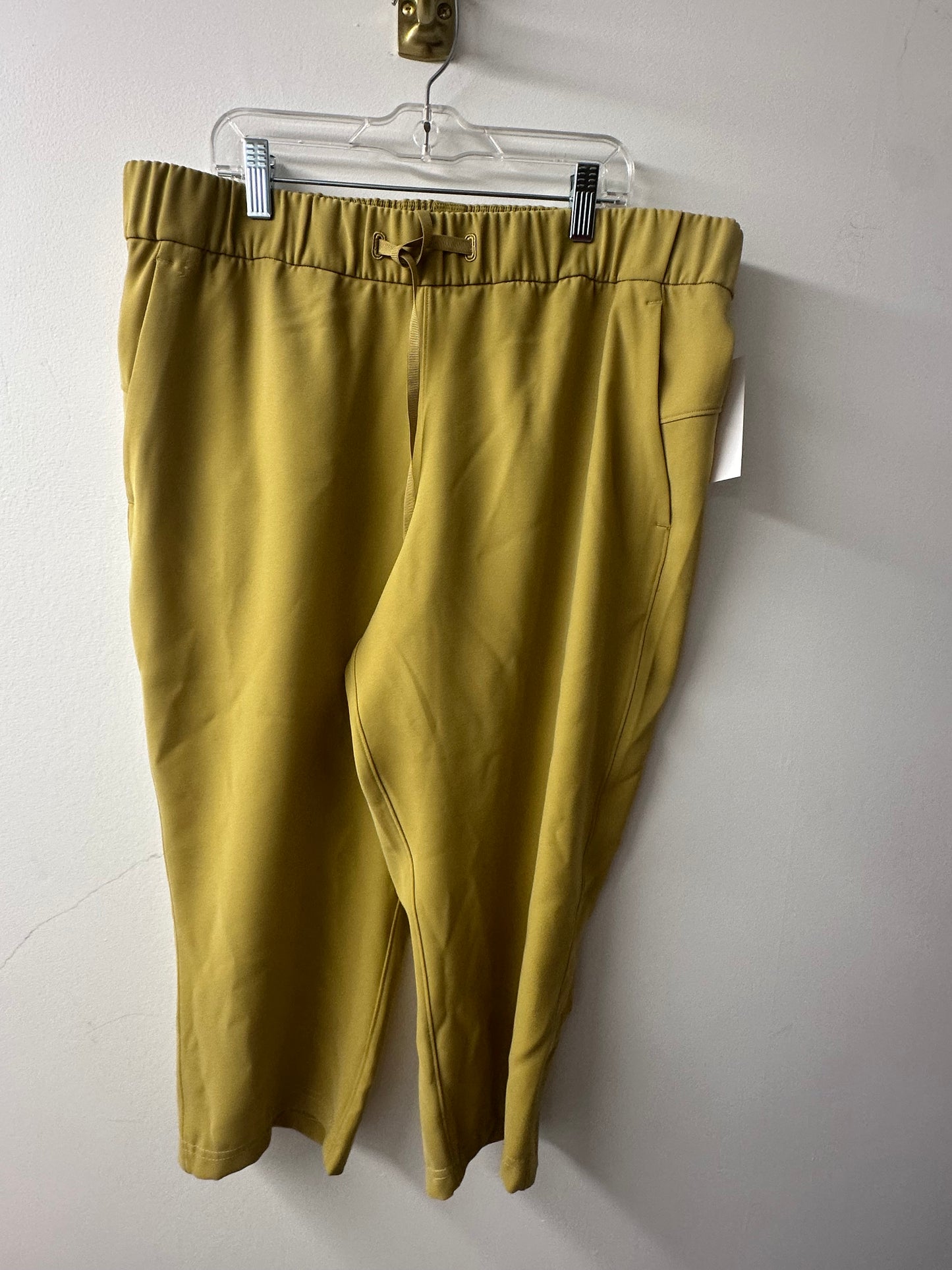 Lululemon Keep Moving Crop 23"
Spiced Bronze Size 10