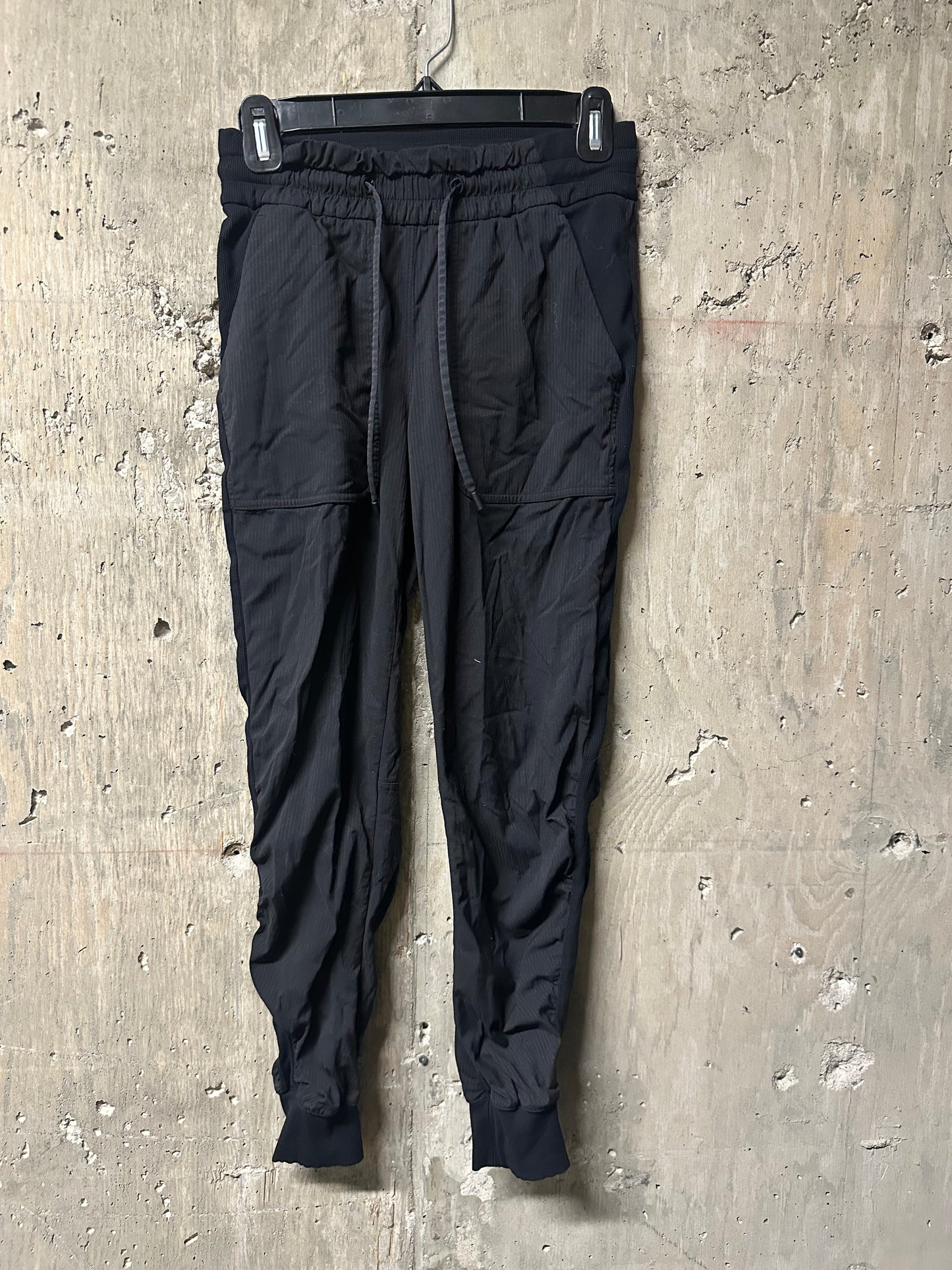 Lululemon Beyond the Studio Joggers Sz 4