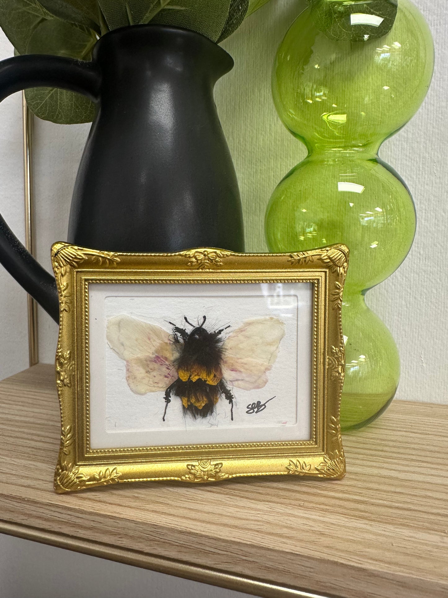 Floral Garden Art Bee Magnet