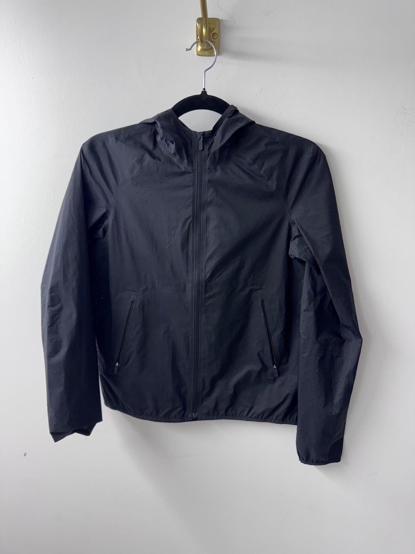 Lululemon Wind Breaker - Size 4