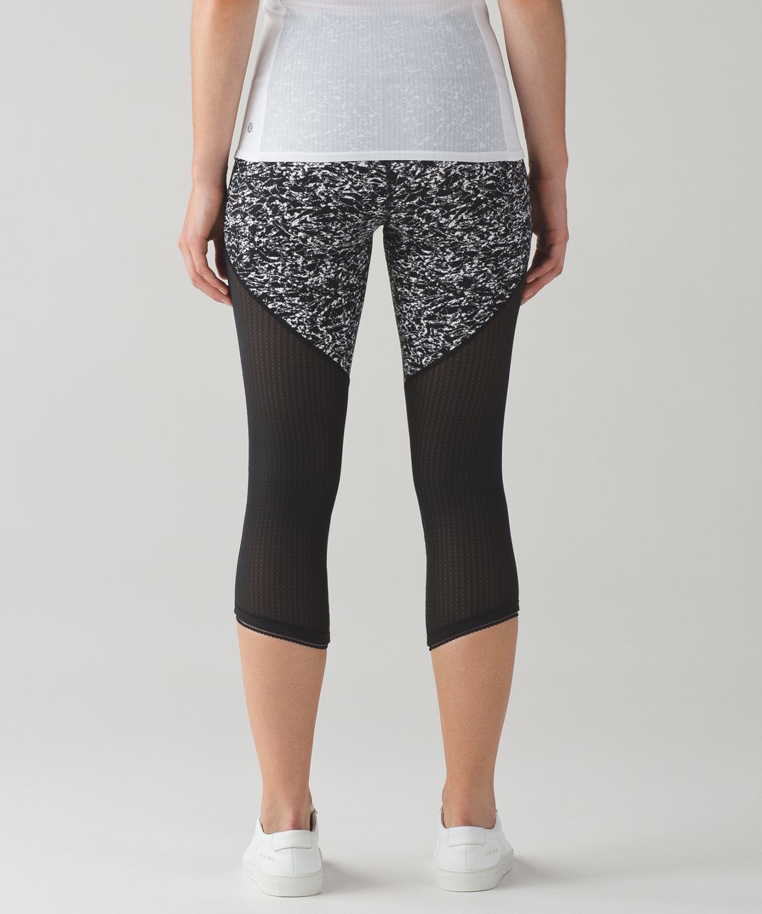 Lululemon Deep Breath Crop 21" Size 4