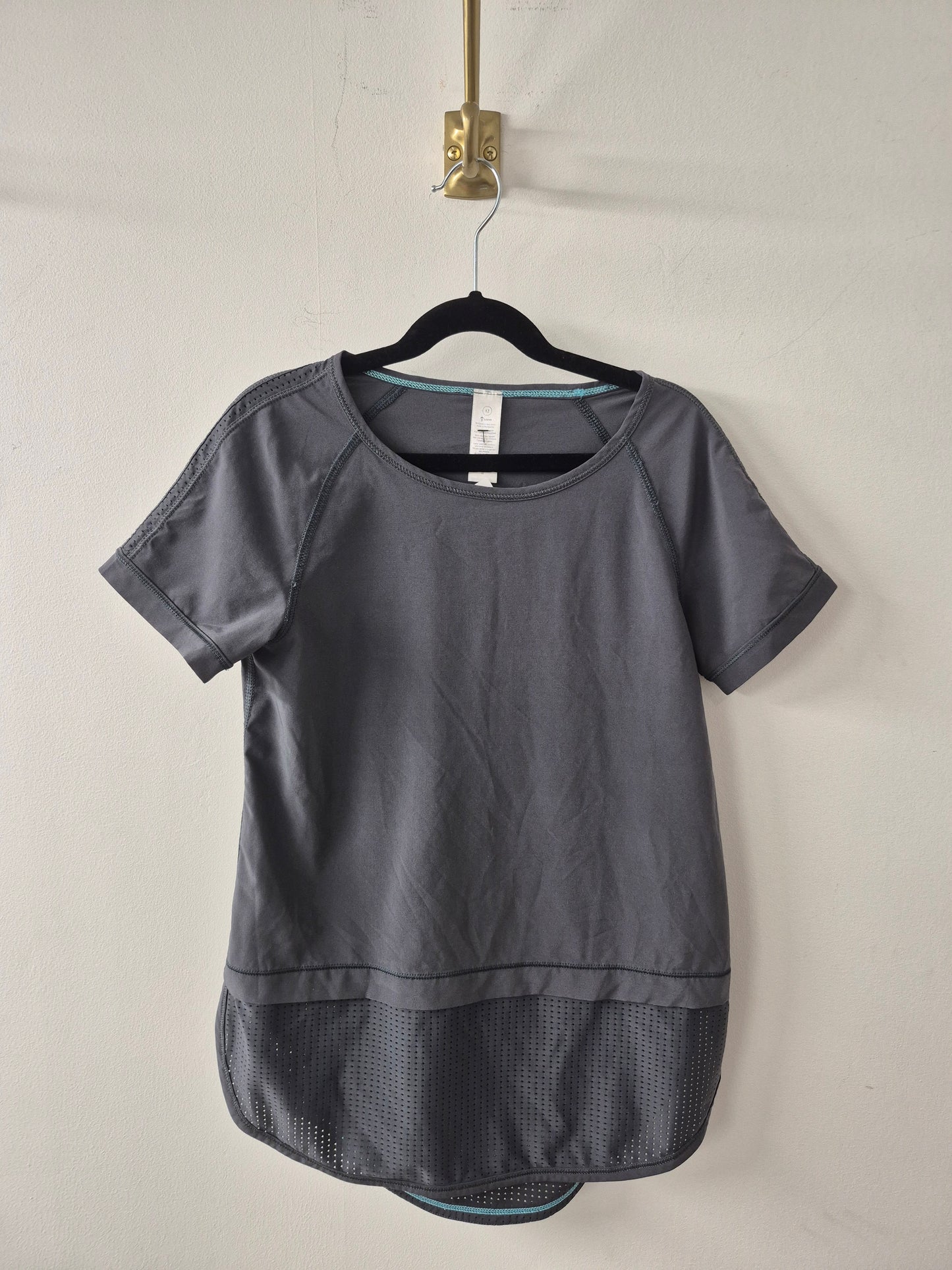 Ivivva Mesh Bottom Shirt Size 12