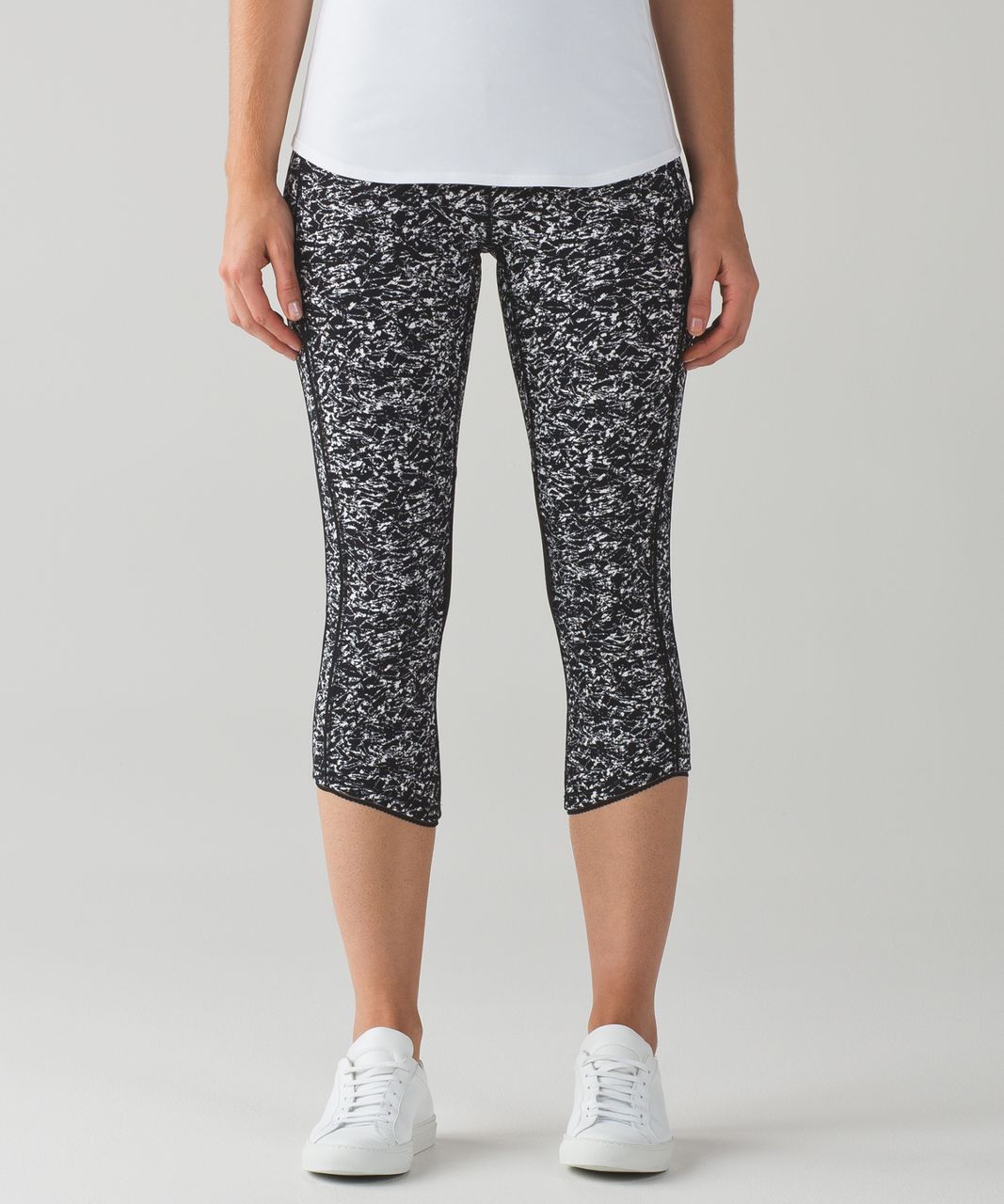 Lululemon Deep Breath Crop 21" Size 4