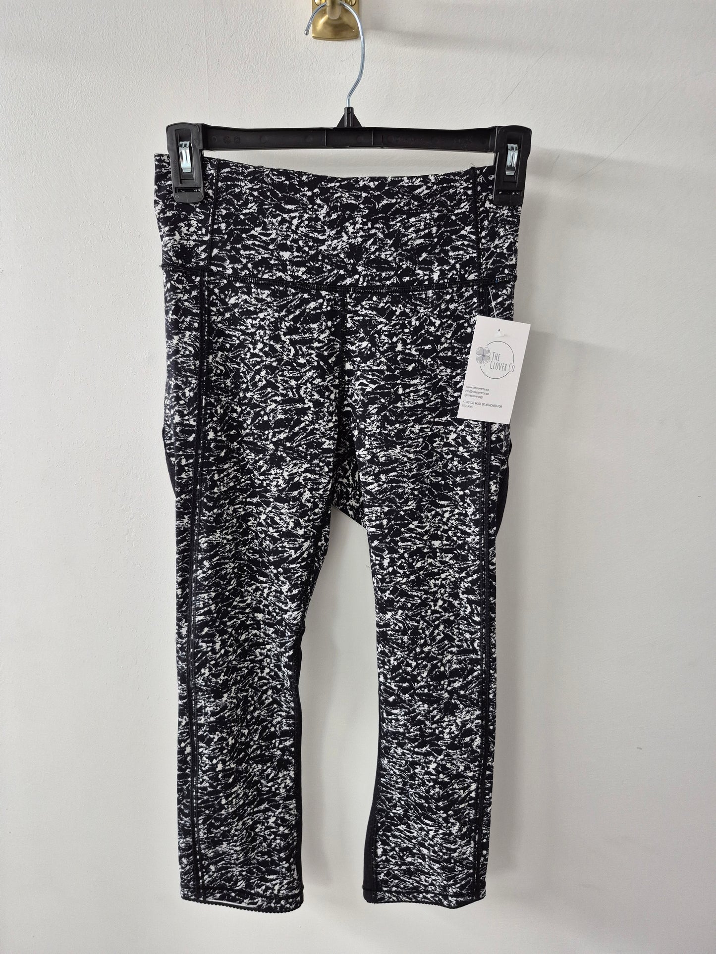 Lululemon Deep Breath Crop 21" Size 4