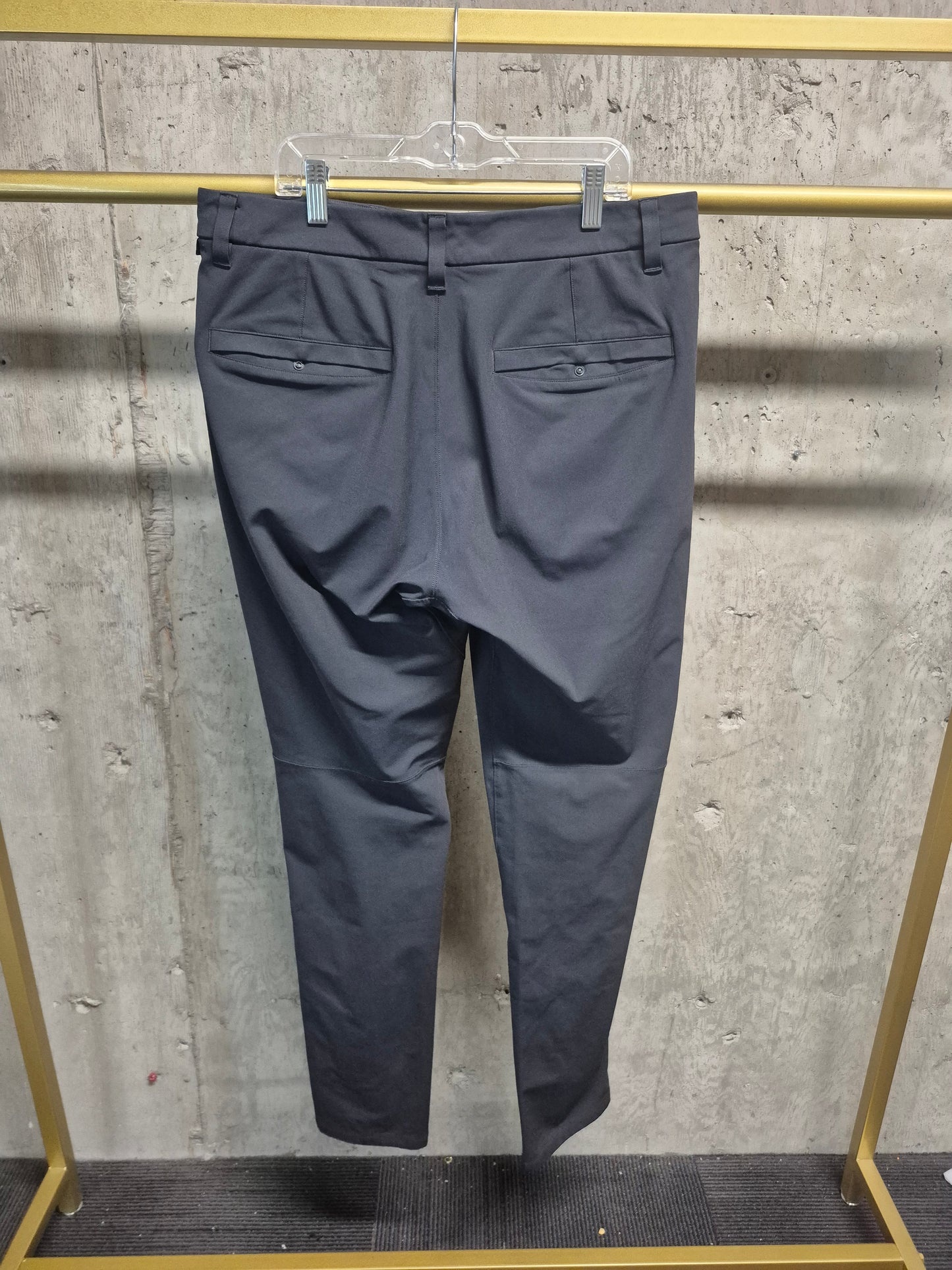 Lululemon Men's Buttoned Gray Pants Size 33
