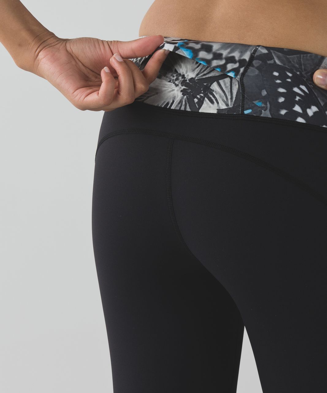 Lululemon Vent It Out Crop Size 4 FINAL SALE