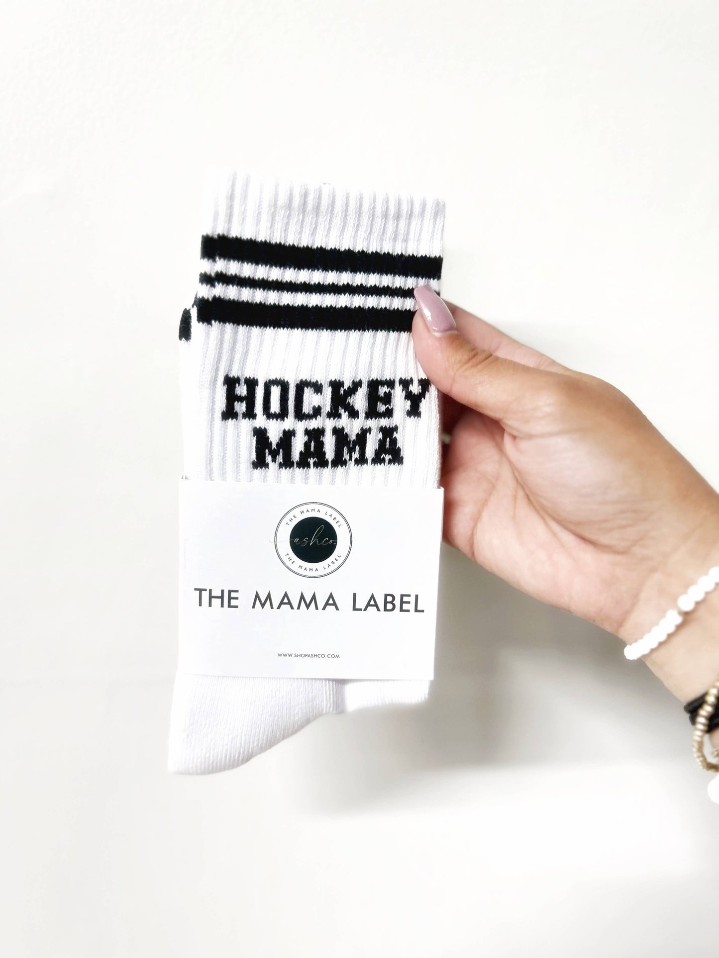 Ashco THE MAMA LABEL - Hockey Mama | Crew Socks: White