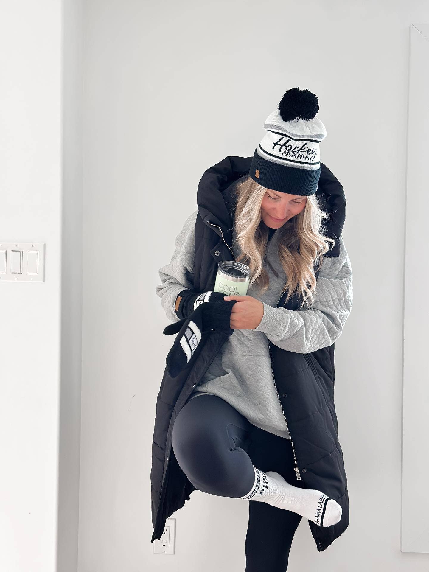 Ashco THE MAMA LABEL - Hockey Mama | Crew Socks: White
