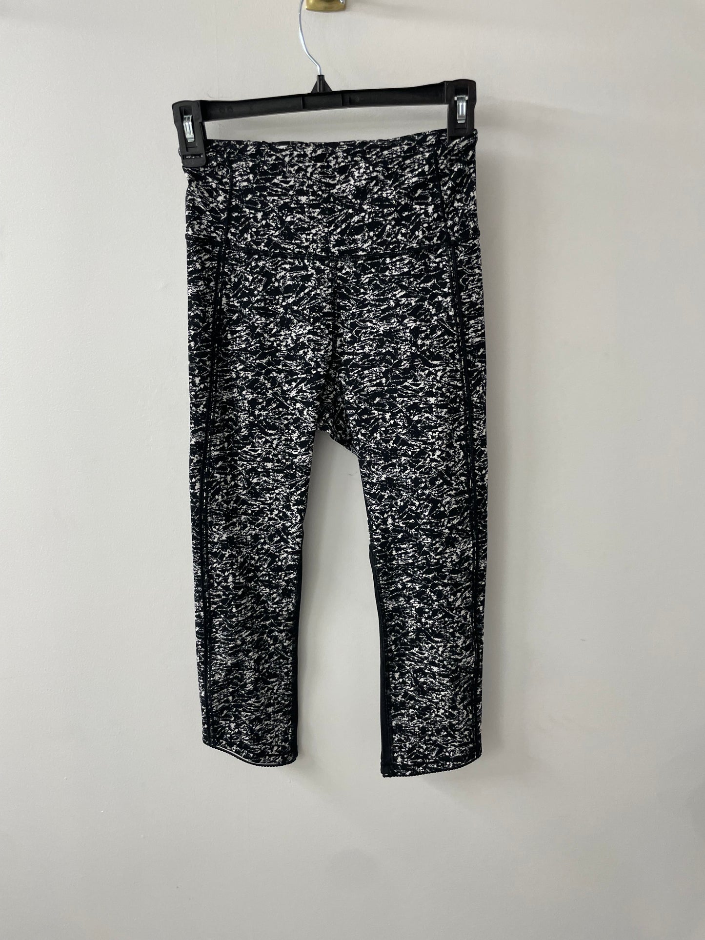 Lululemon- Deep Breath Crops Size 4