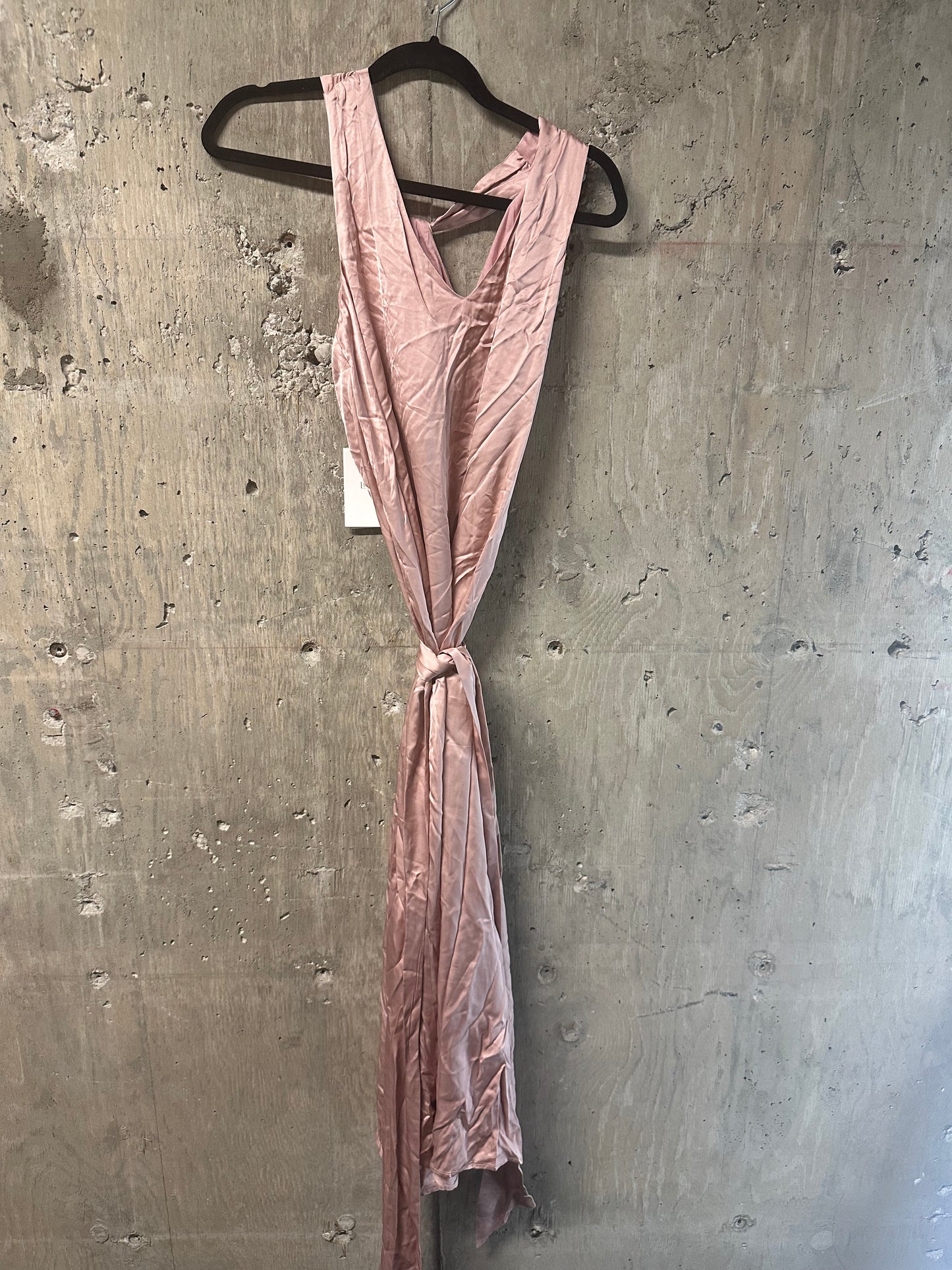 SERAPHINE Luxe Satin Maxi Dress
Blush Pink - Convertible Neck, Maternity Sz 2