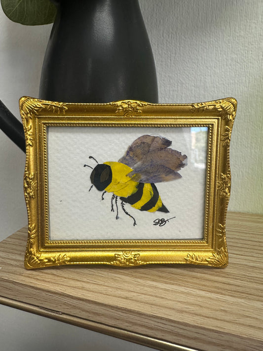 Floral Garden Art - Bee Magnet