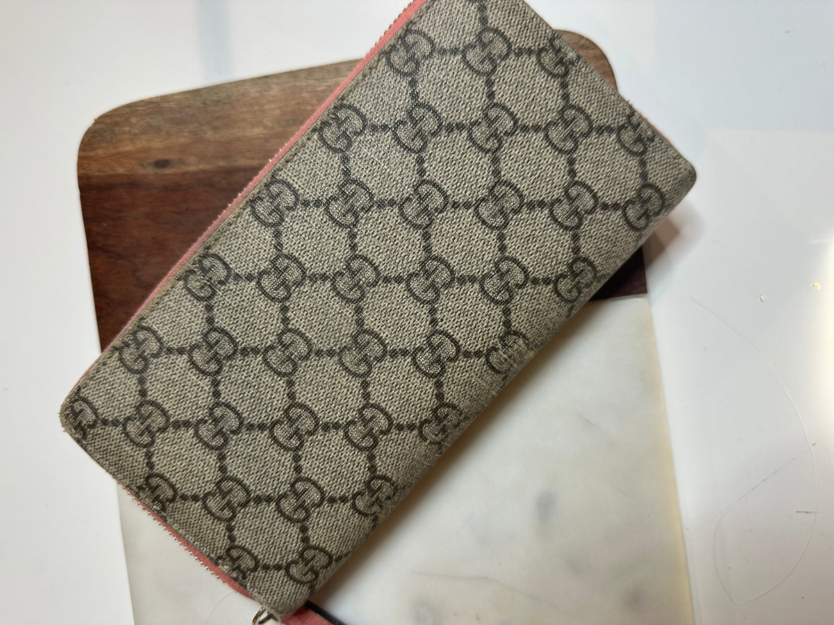 Gucci GG Supreme Monogram Face Zip Around Wallet