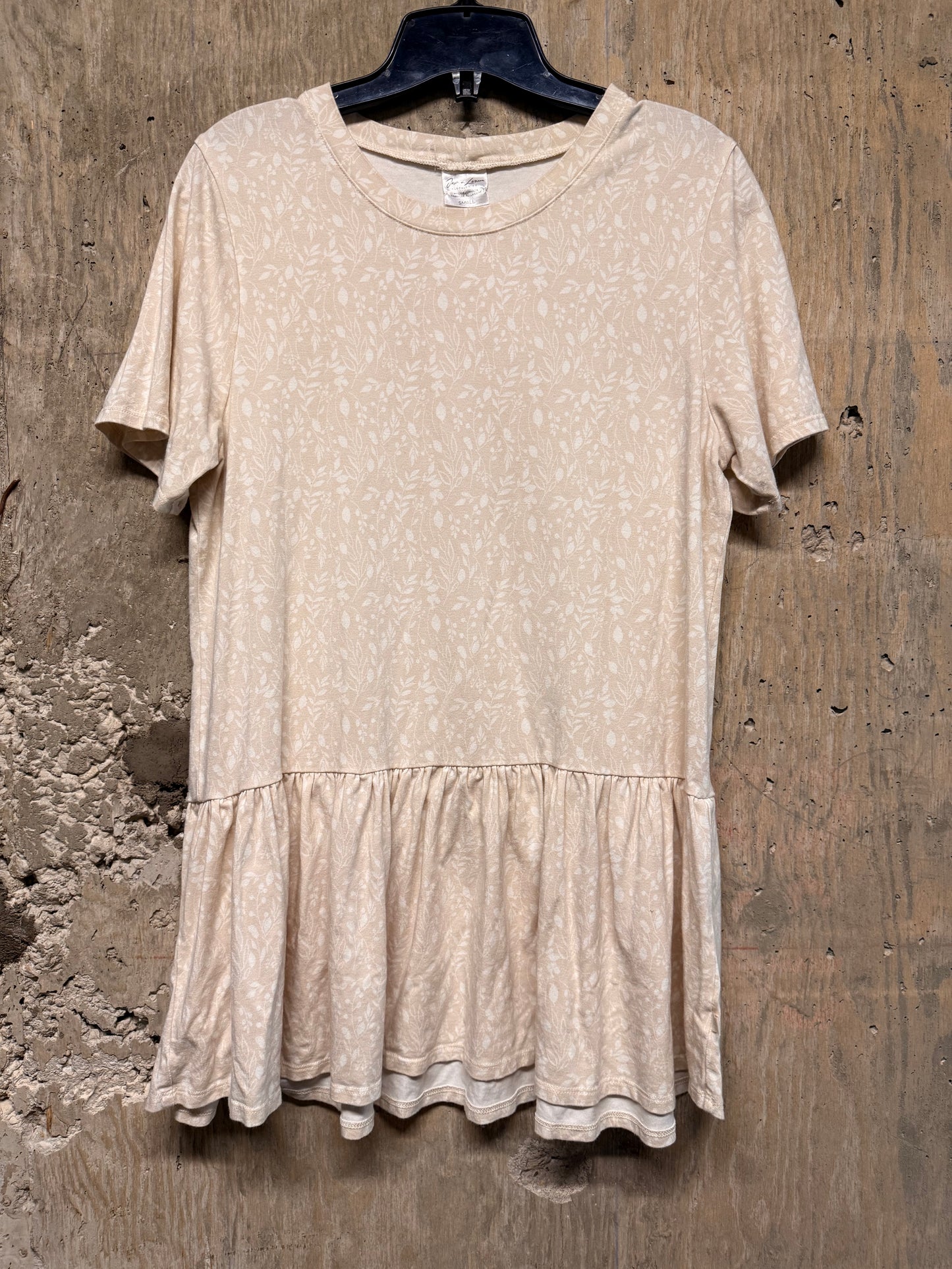 Jax + Lennon ruffle tunic     size small