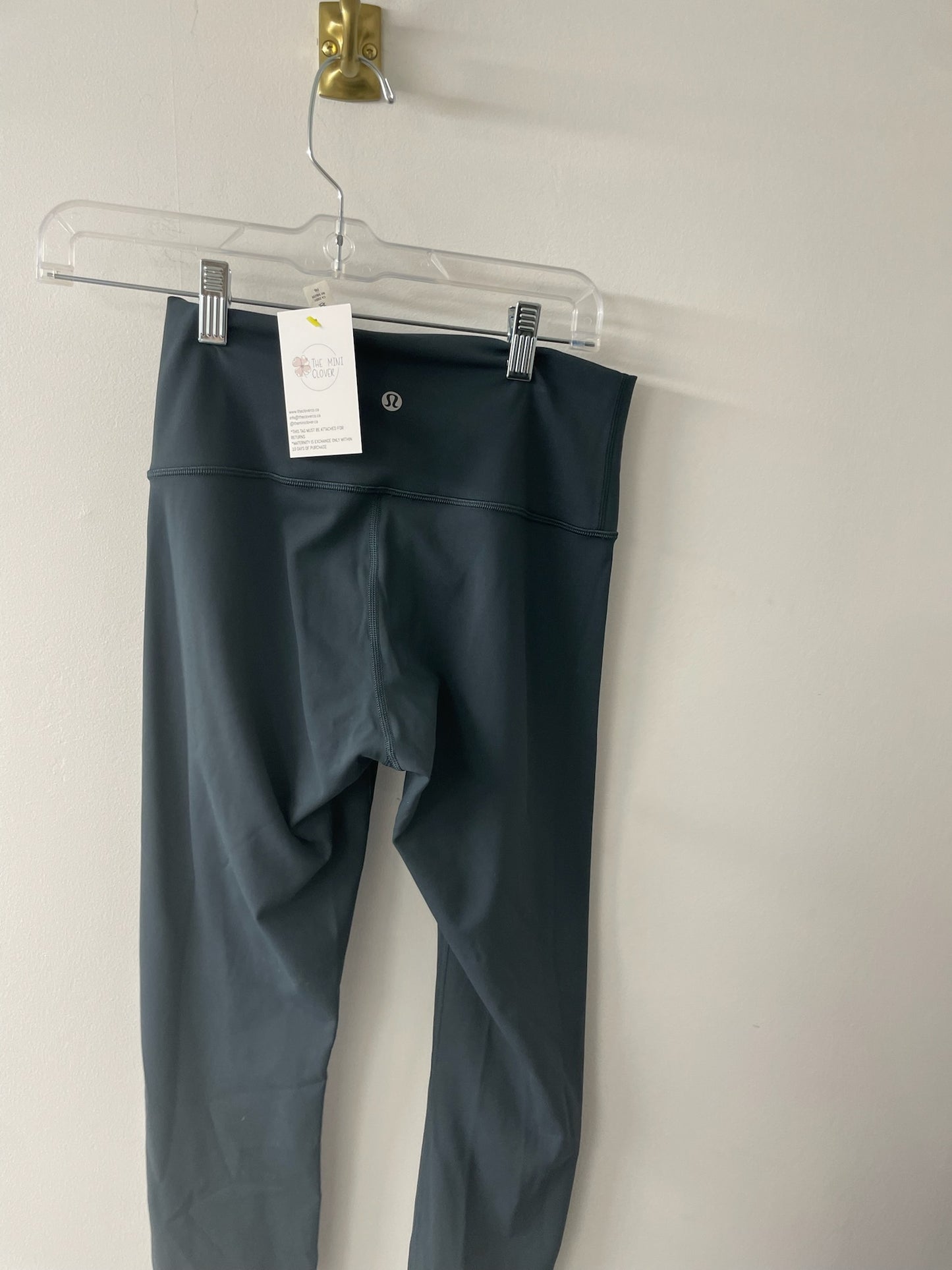 Lululemon-Crops Size 6