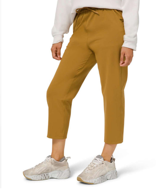 Lululemon Keep Moving Crop 23"
Spiced Bronze Size 10