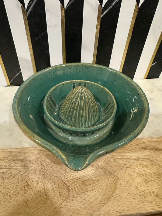 Pottery Citrus Juicer with Drain - A