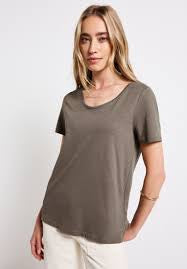 Cream T-shirt Medium