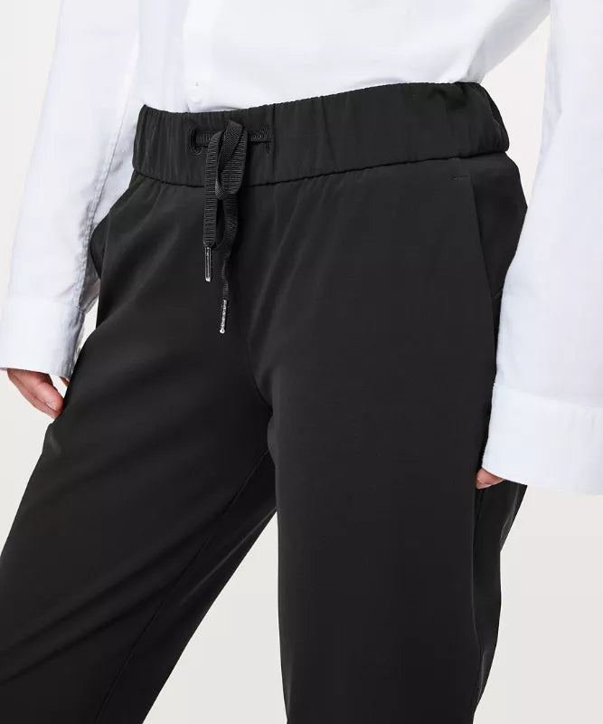 Lululemon Black Jogger - Size 6