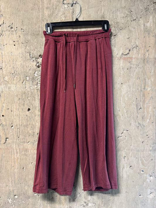 Lululemon Wide Leg Capri Pants Side 0