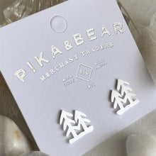 Load image into Gallery viewer, Pika &amp; Bear Lodge Pole Studs
