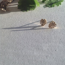 Load image into Gallery viewer, Pika &amp; Bear Monstera Earring

