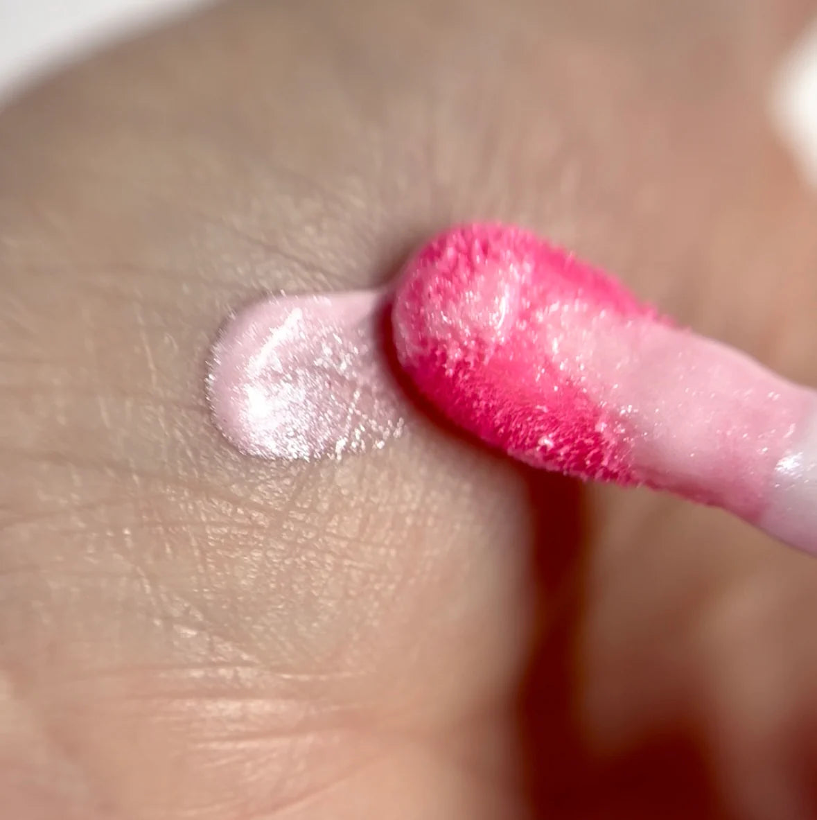 Sutton Michelle Adapt Color Change Lip Gloss