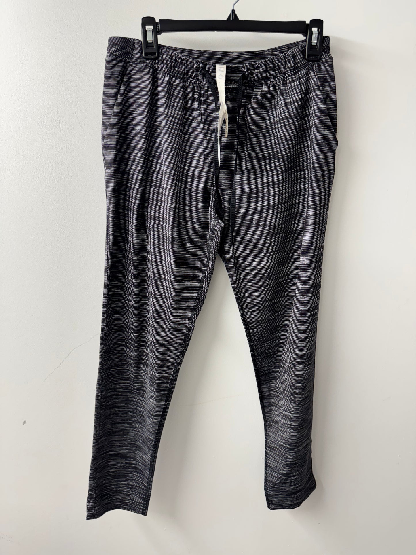 Lululemon Joggers - size 6