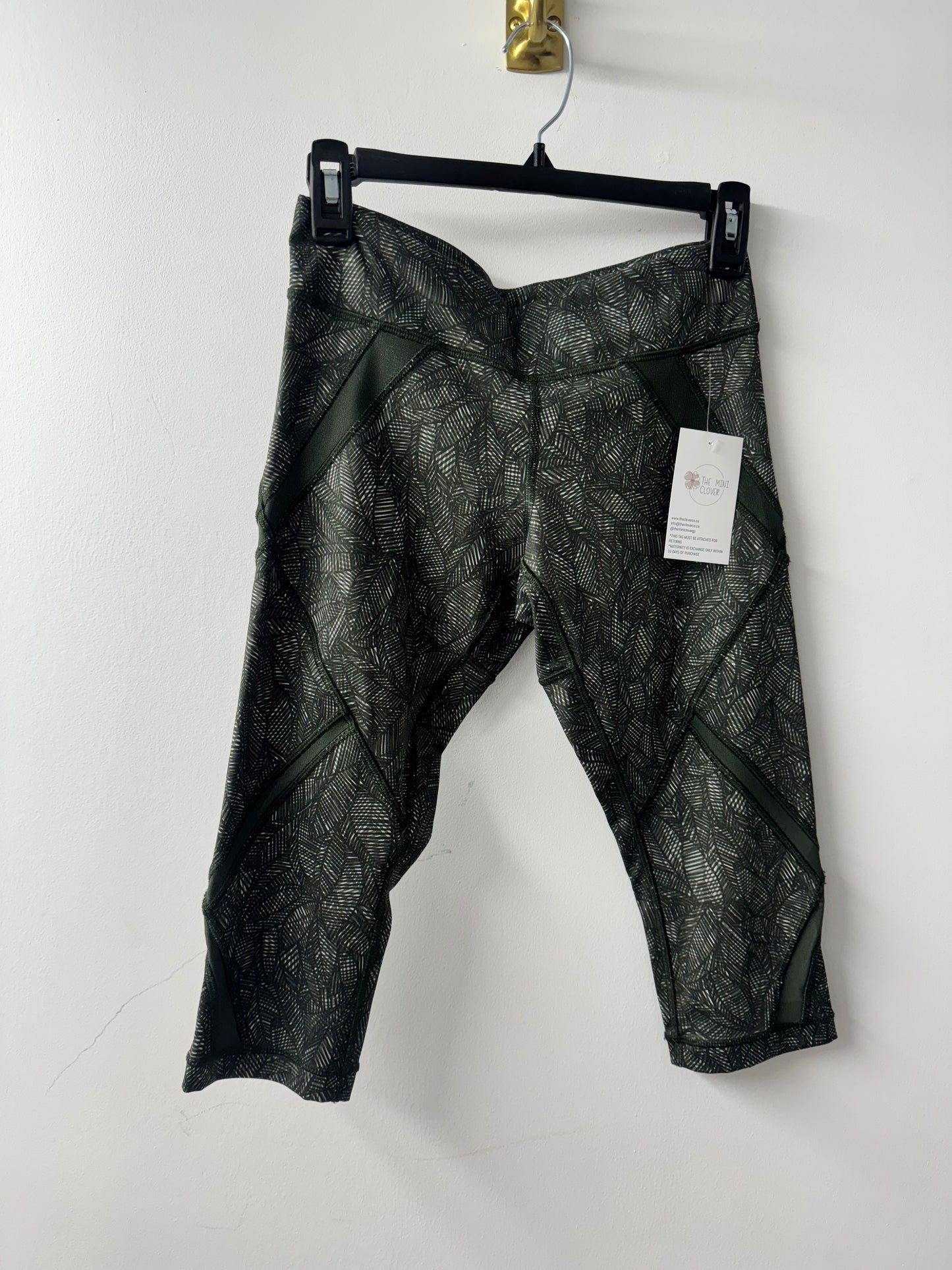 Lululemon Cool To Street Crop- Size 6