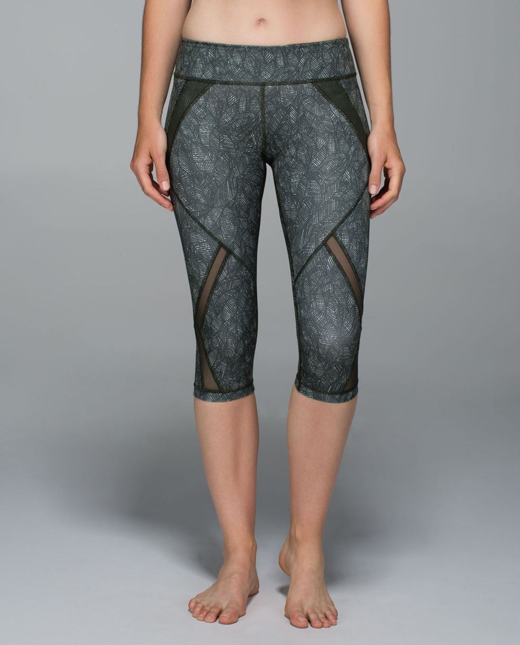 Lululemon Cool To Street Crop- Size 6