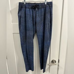 Lululemon On the Fly - Size 6