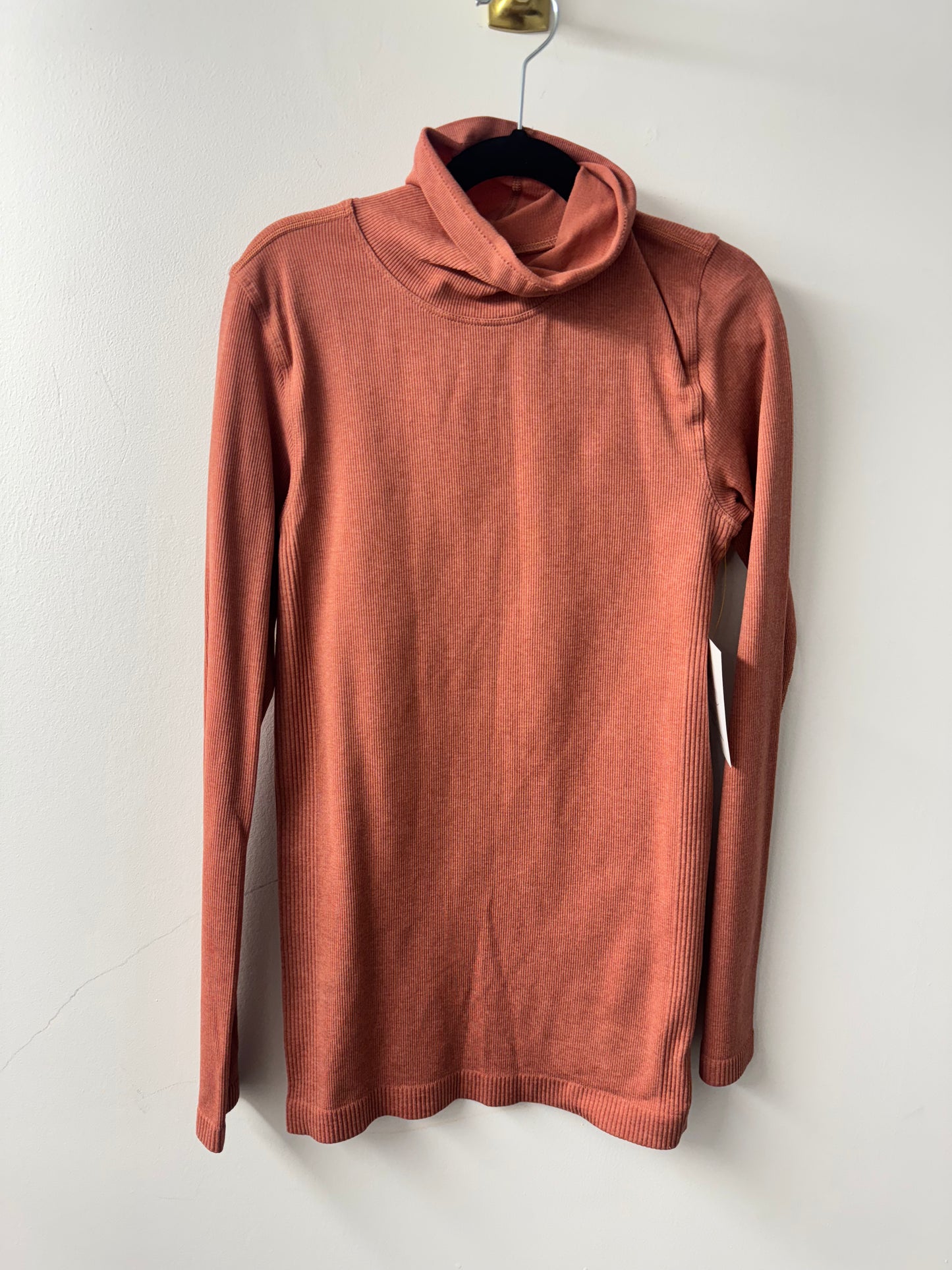 Lululemon Yin Vibes Turtle Neck - Size 6