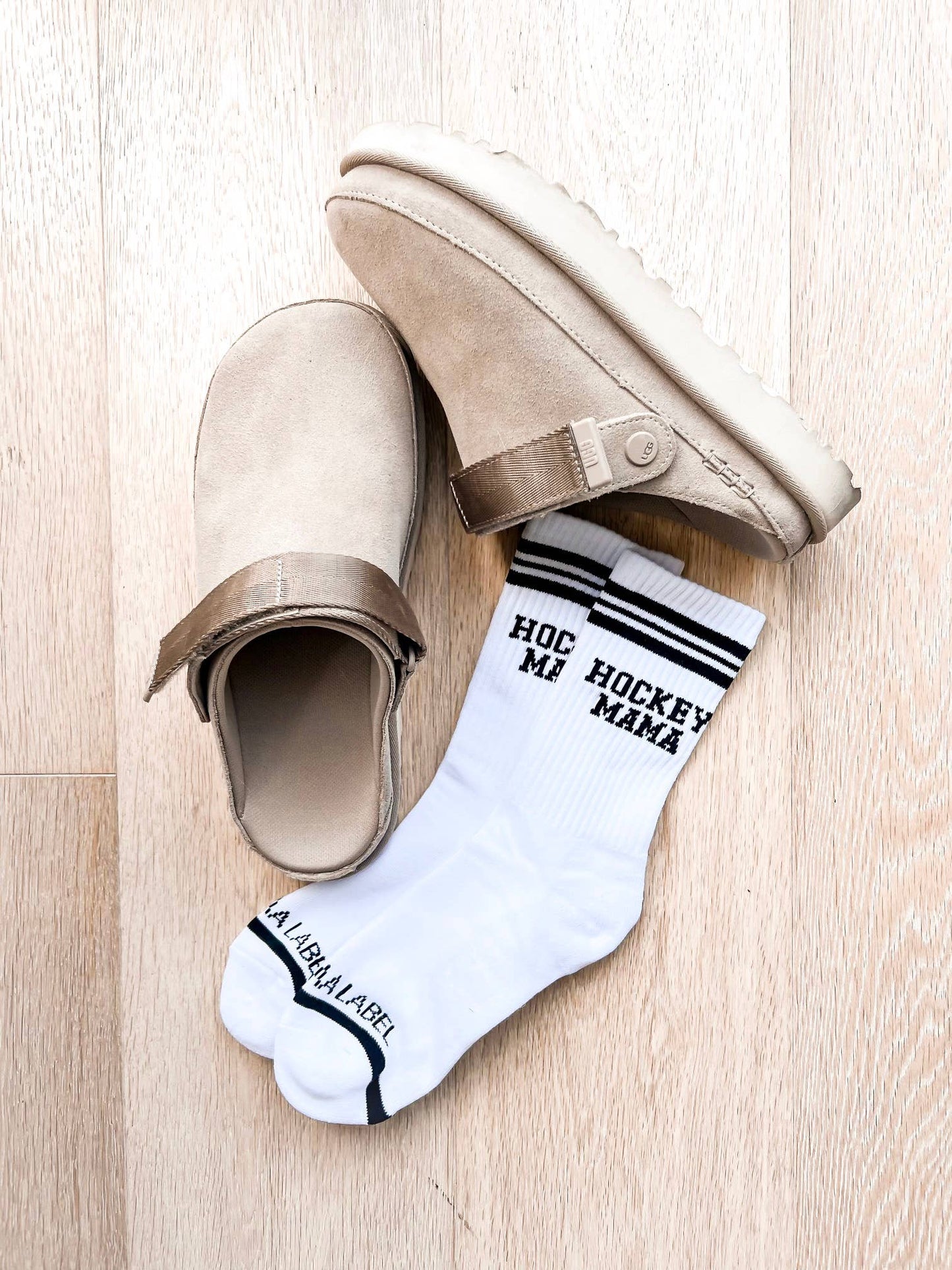 Ashco THE MAMA LABEL - Hockey Mama | Crew Socks: White