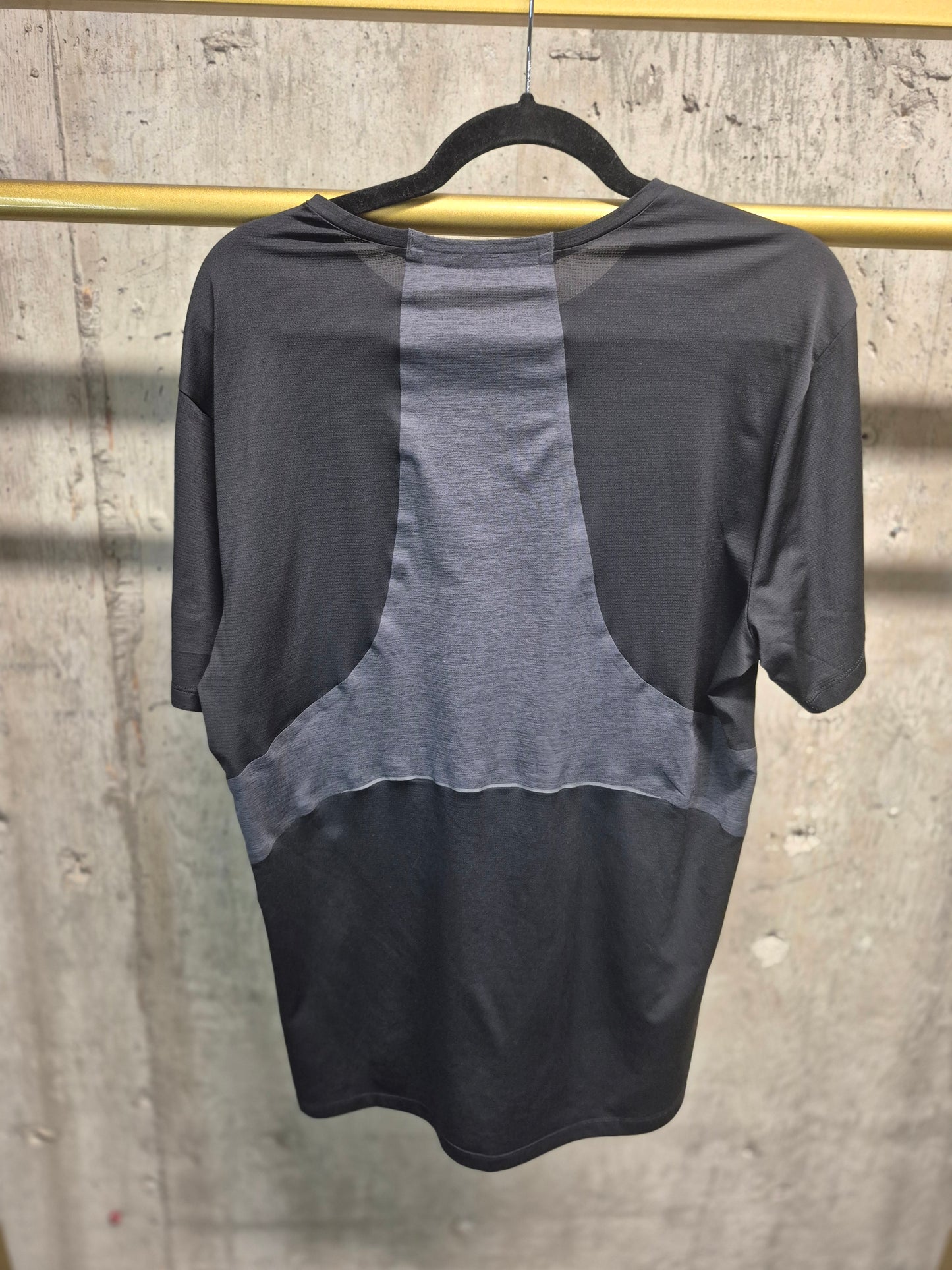 Lululemon Men's Active Shirt Size M/L