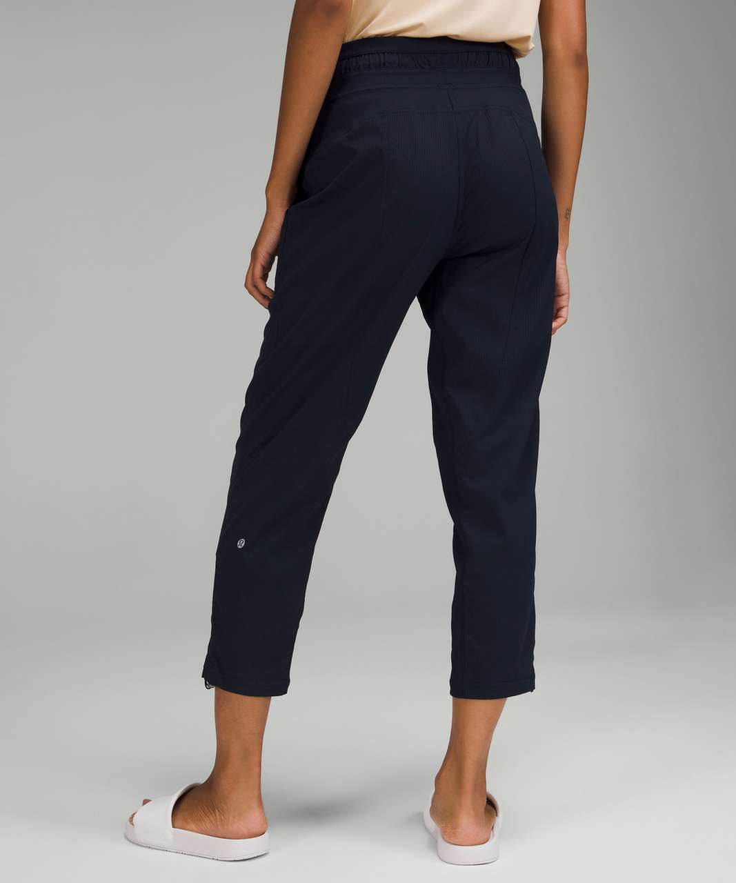 Lululemon Dance Studio Mid-Rise Crop 25" Size 6