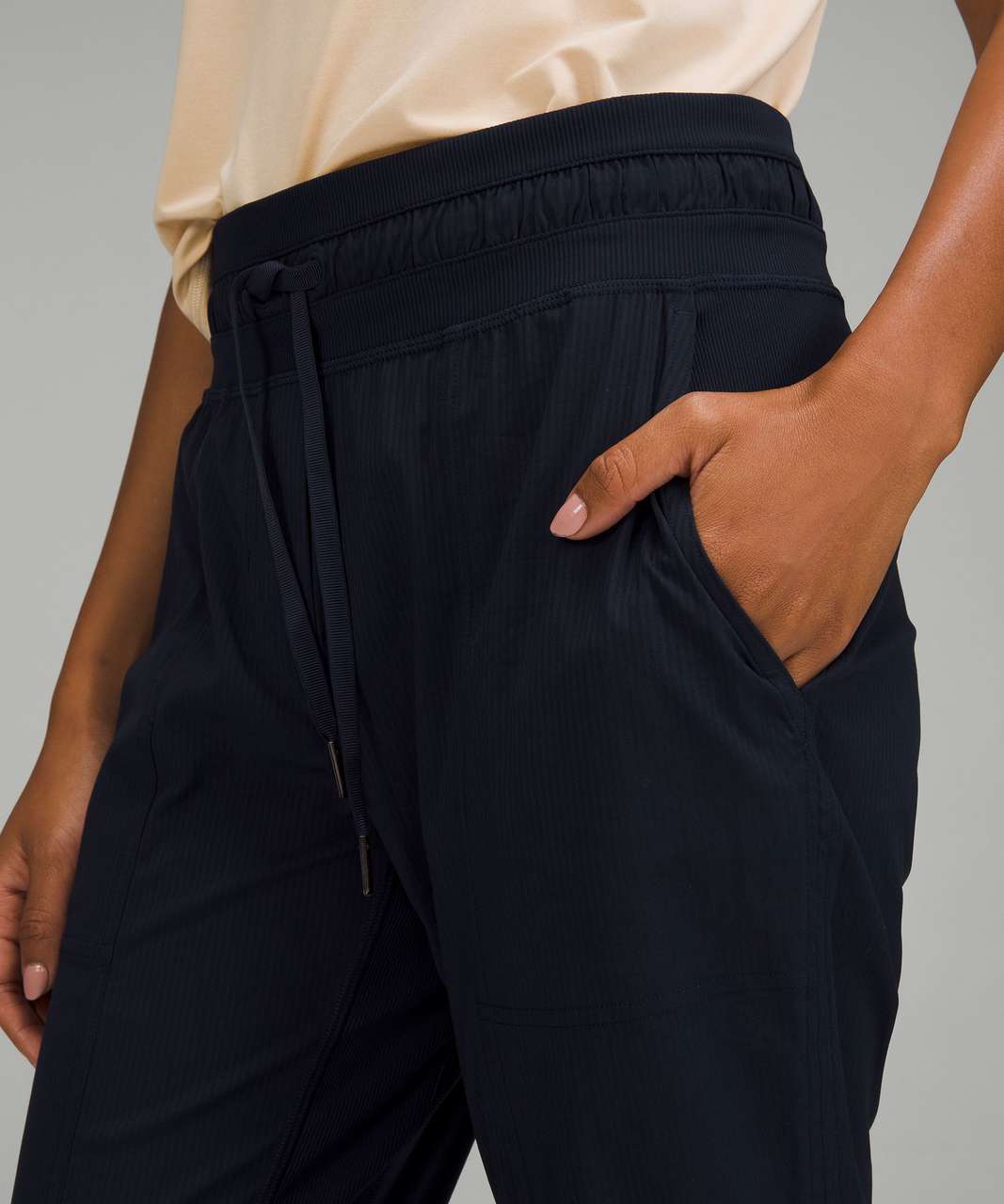 Lululemon Dance Studio Mid-Rise Crop 25" Size 6