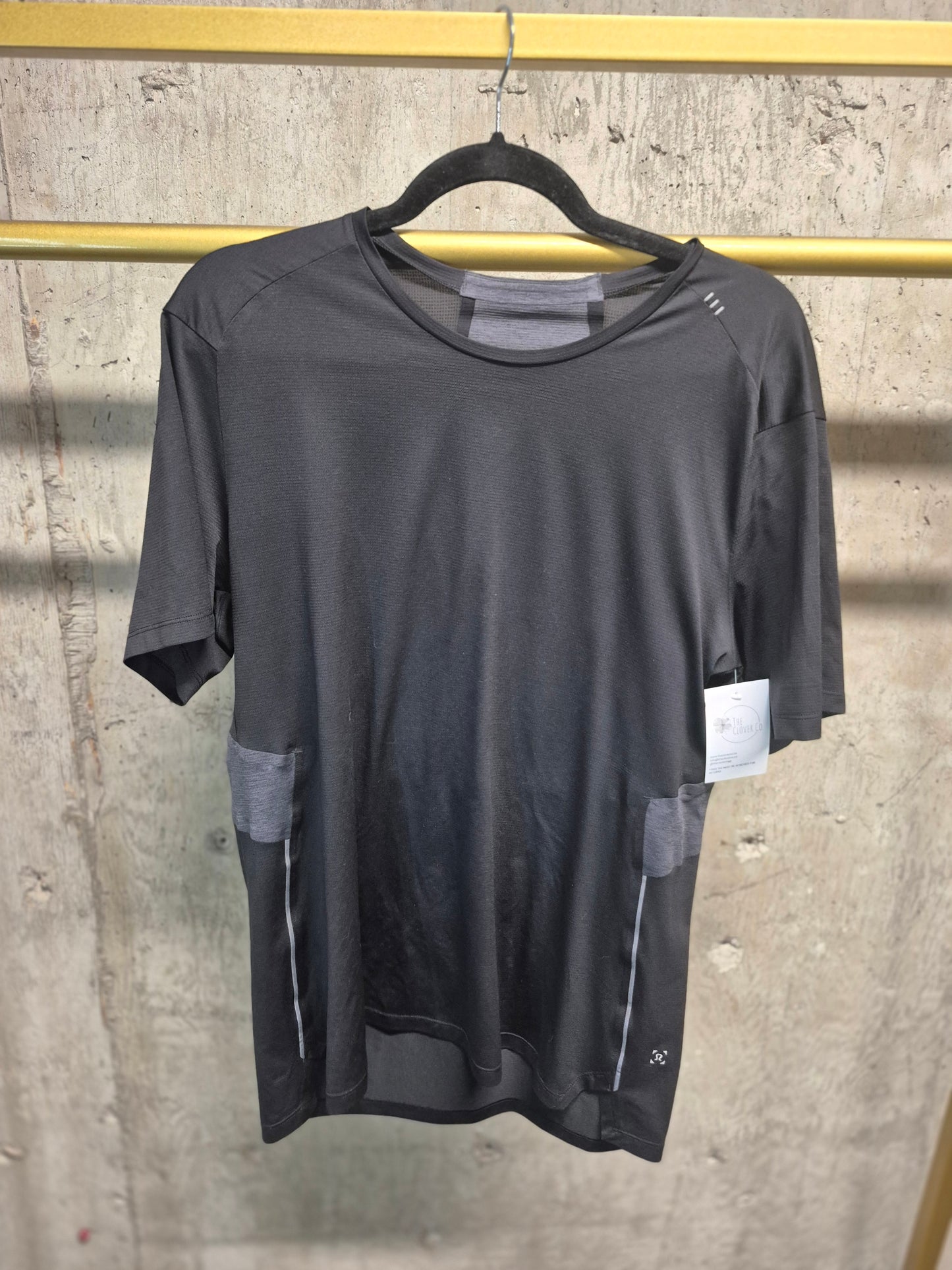Lululemon Men's Active Shirt Size M/L