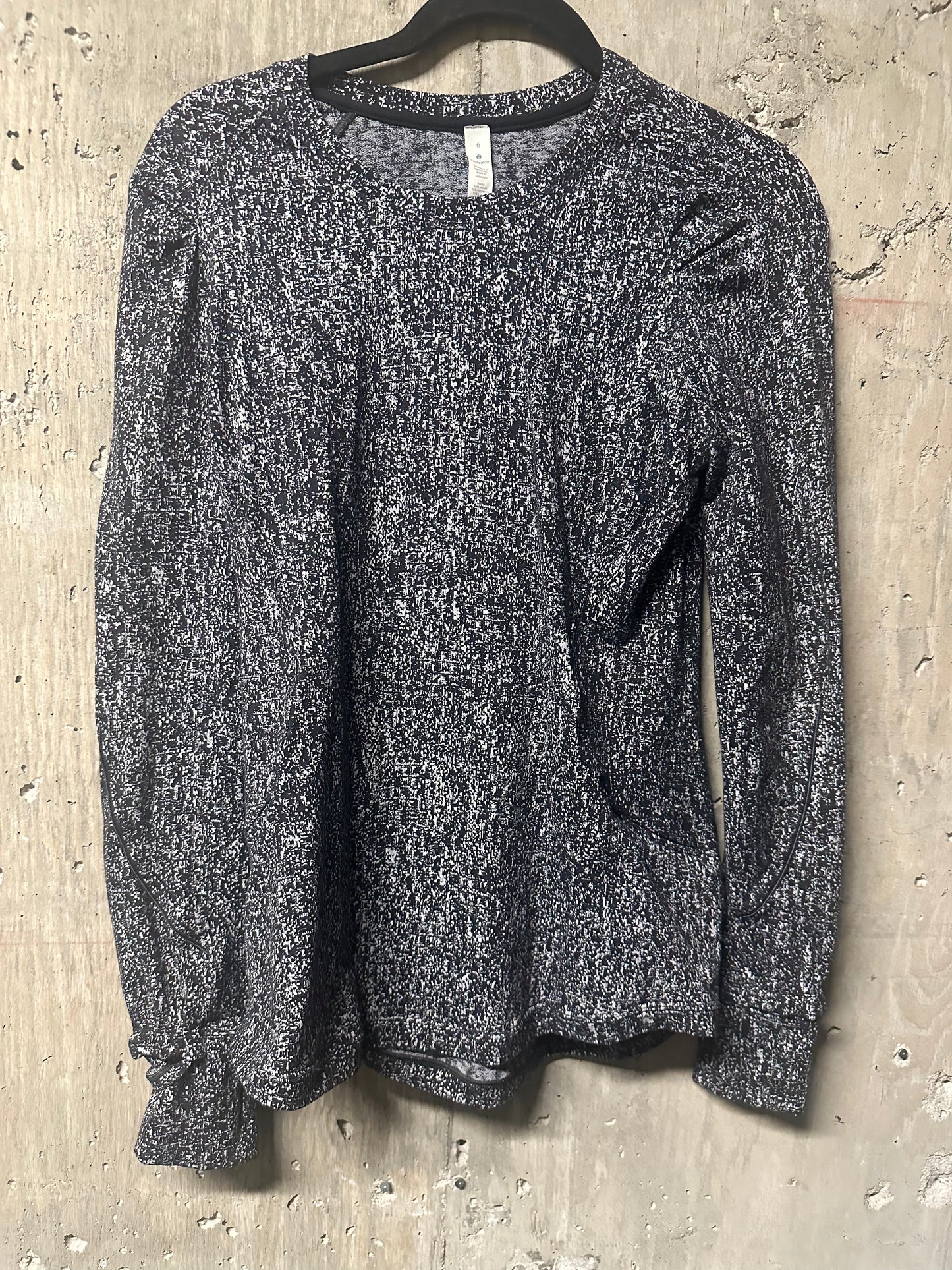 Lululemon Extra Mile Long Sleeve Size 6