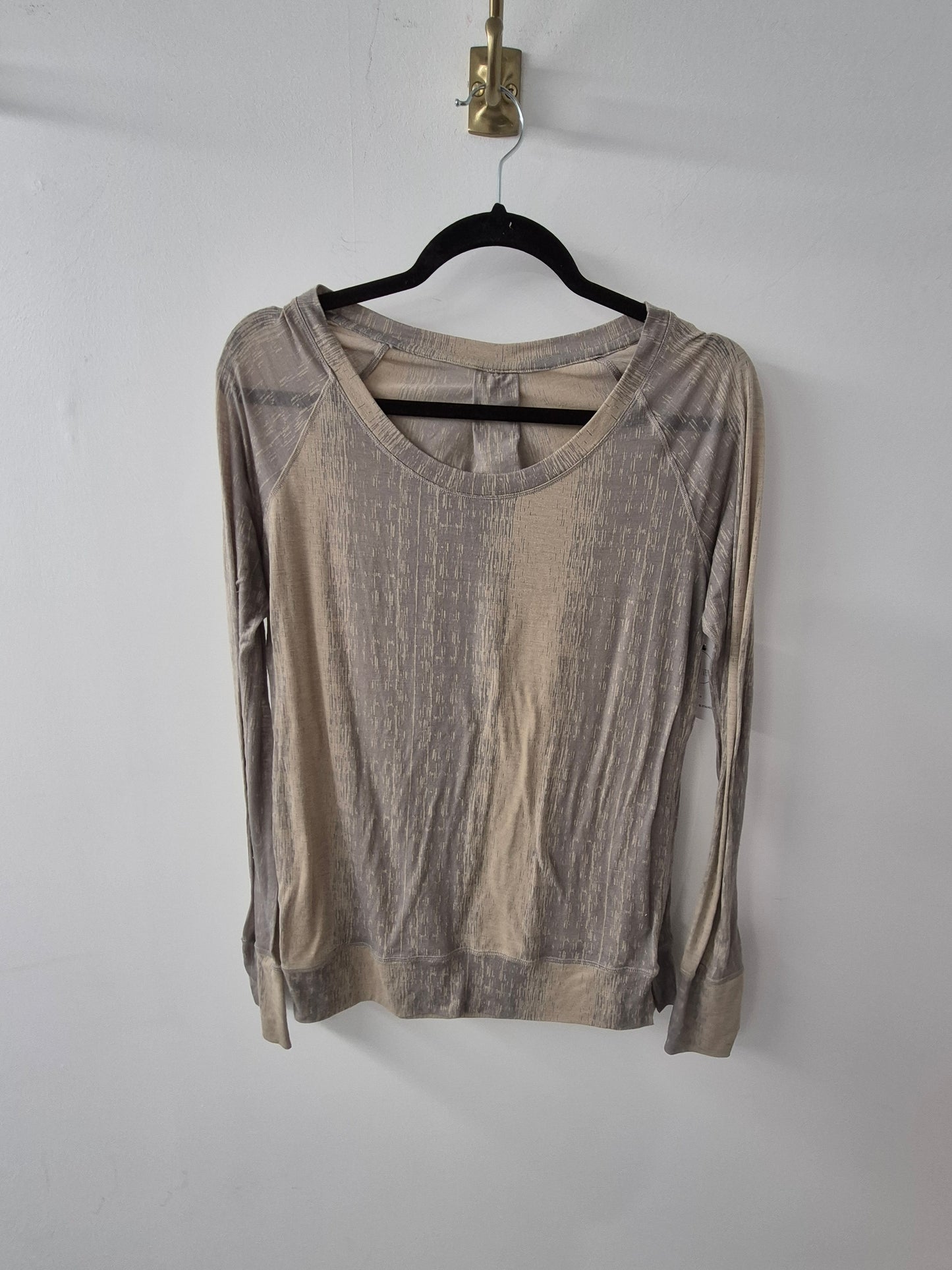 Lululemon Salutation To Savasana Long Sleeve Size 4 FINAL SALE
