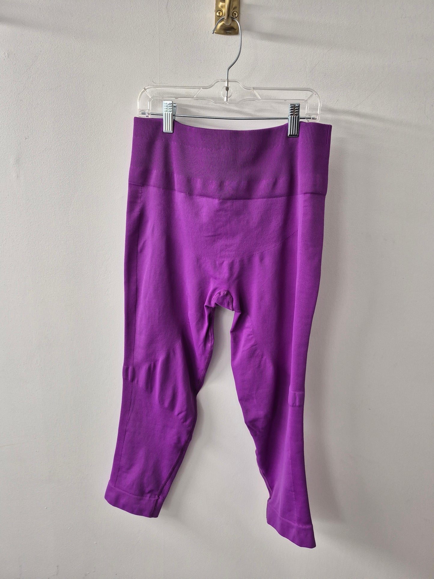 Lululemon Zone In Crop Size 12